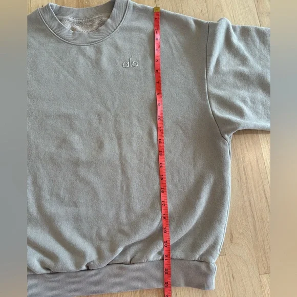 ALO Yoga Gravel Accolade Crew Neck Pullover - Picture 5 of 14